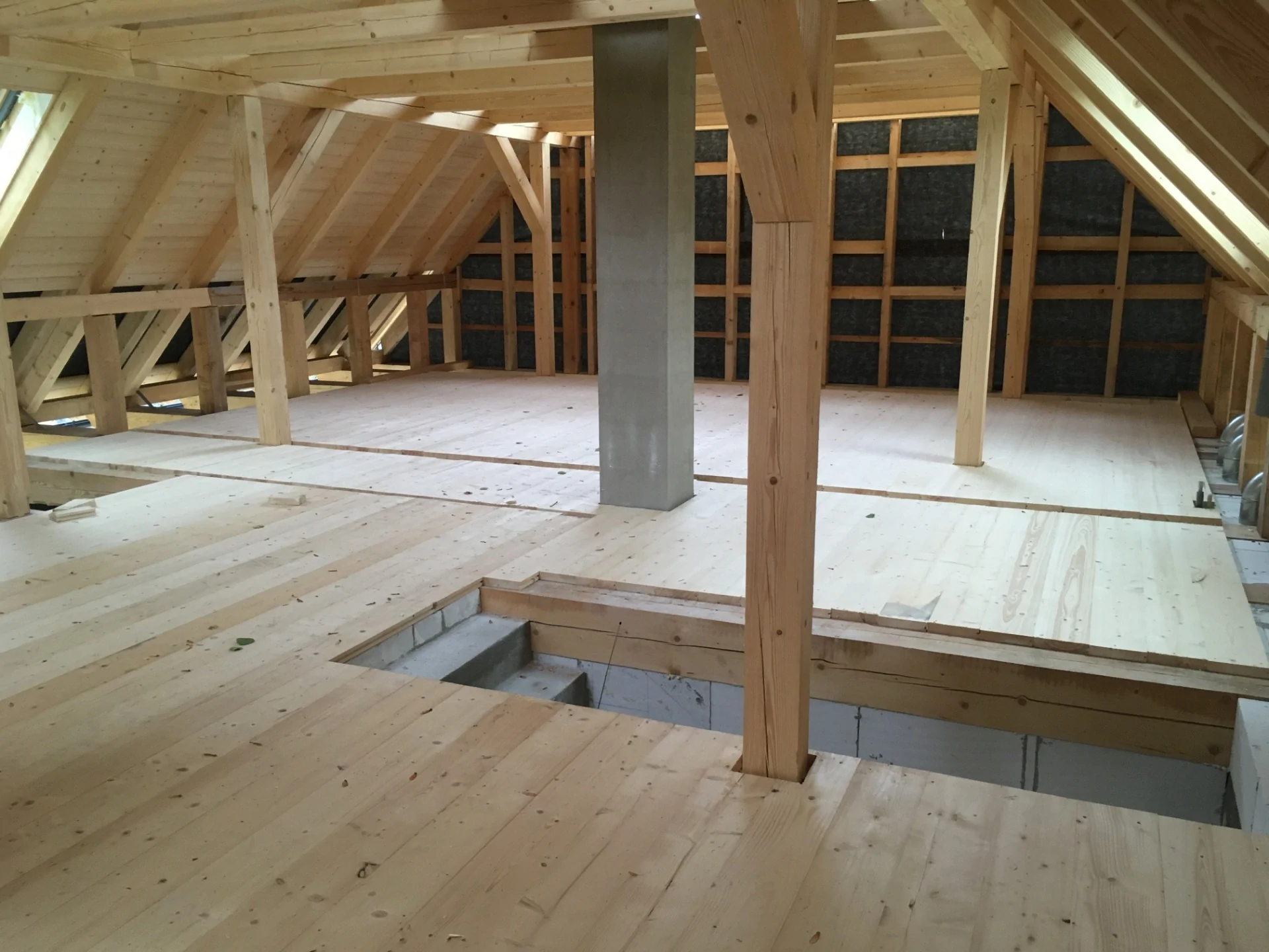 Featured image for “Podlaha už se pokládá”